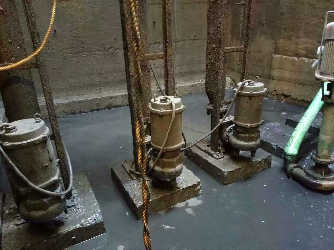 娄星污水池清理